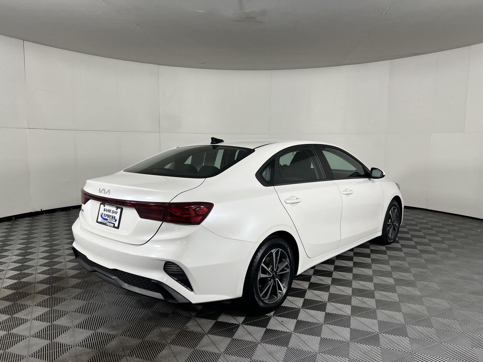 Certified Used 2024 Snow White Pearl Kia LXS image 9