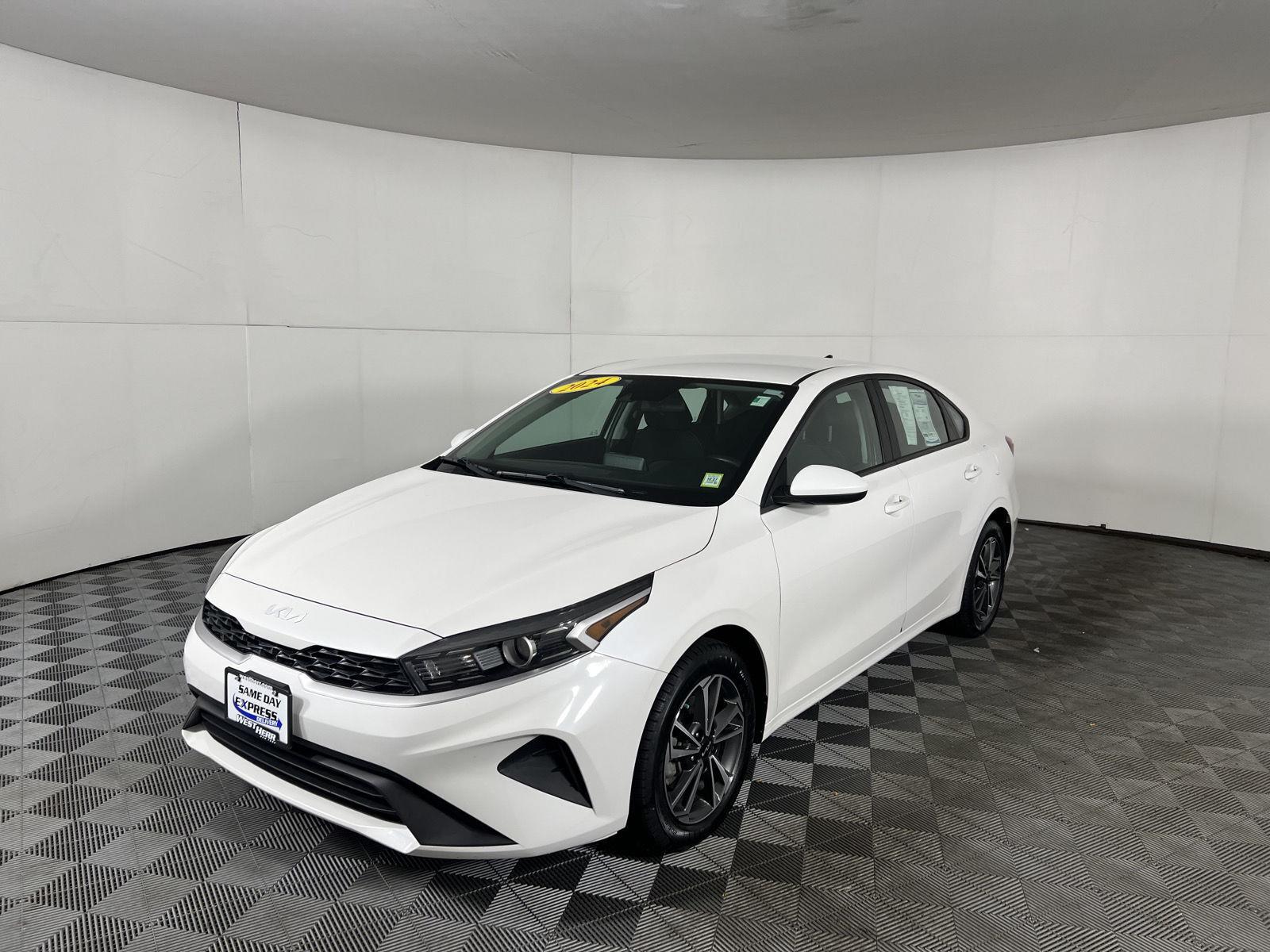 Certified Used 2024 Snow White Pearl Kia LXS image 4