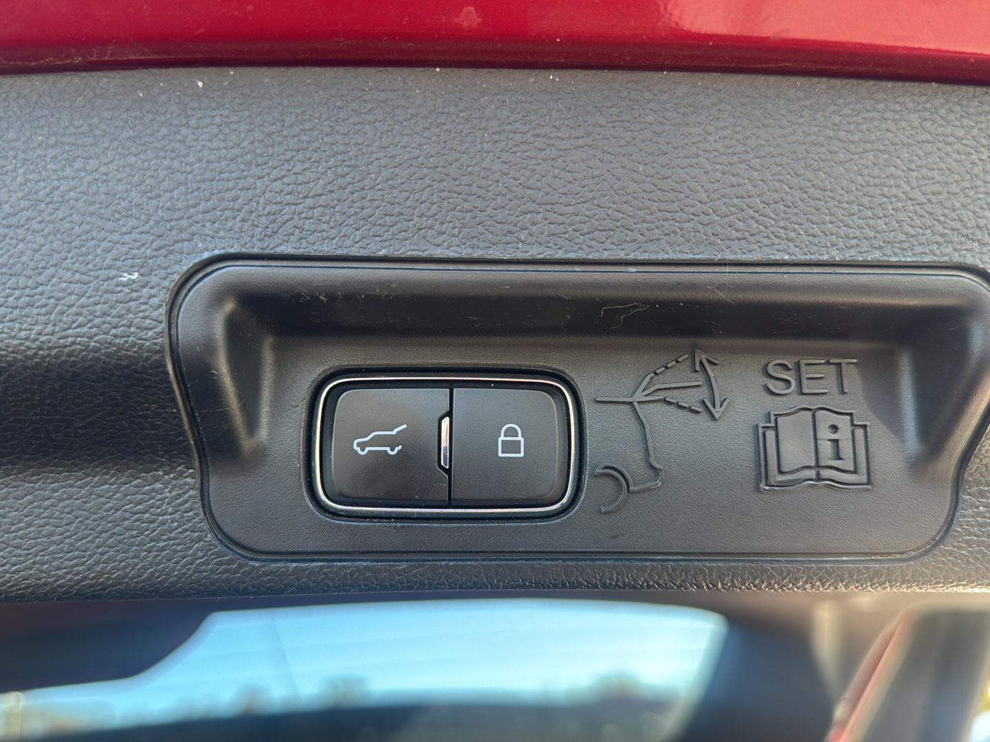 Used 2020 Rapid Red Metallic Tinted Clearcoat Ford XLT image 23