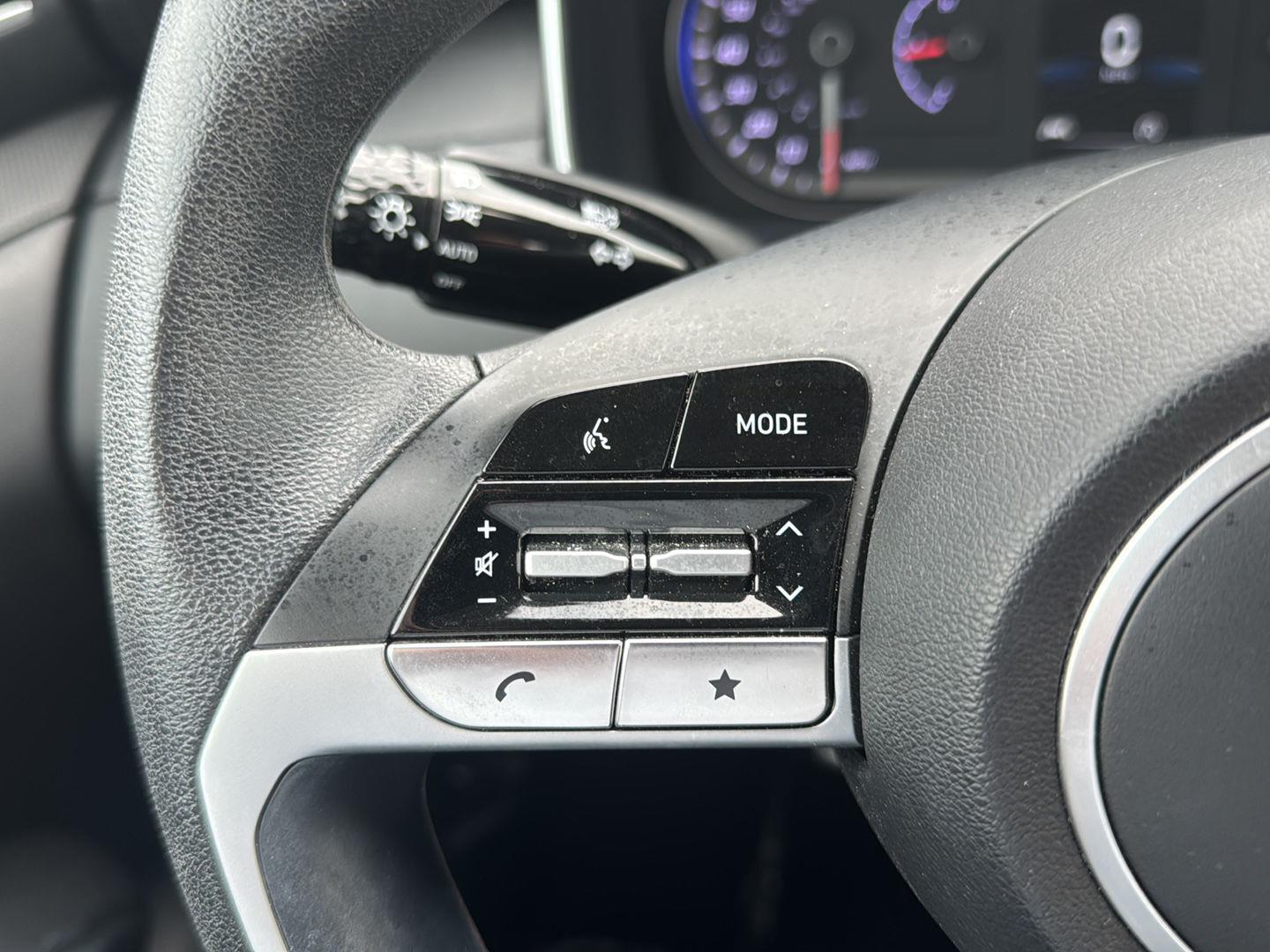 Used 2024 Black Pearl Hyundai SE image 15