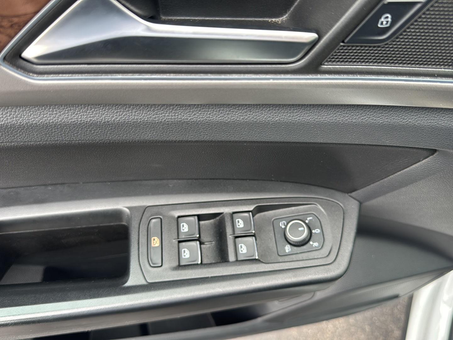 Used 2019 Wh Volkswagen  image 12