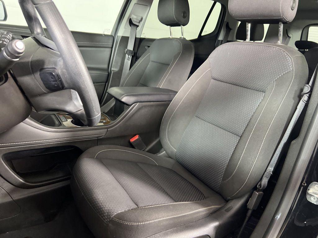 Used 2023 Ebony Twilight Metallic GMC SLE image 5