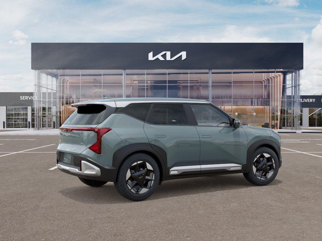 New 2027 Iceberg Green KIA  image 6
