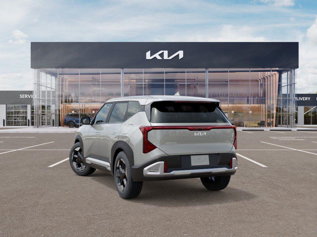 New 2027 Ivory Silver KIA  image 4