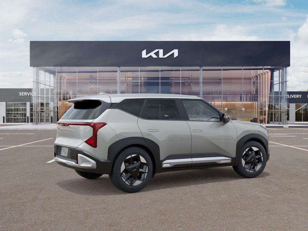 New 2027 Ivory Silver KIA  image 6