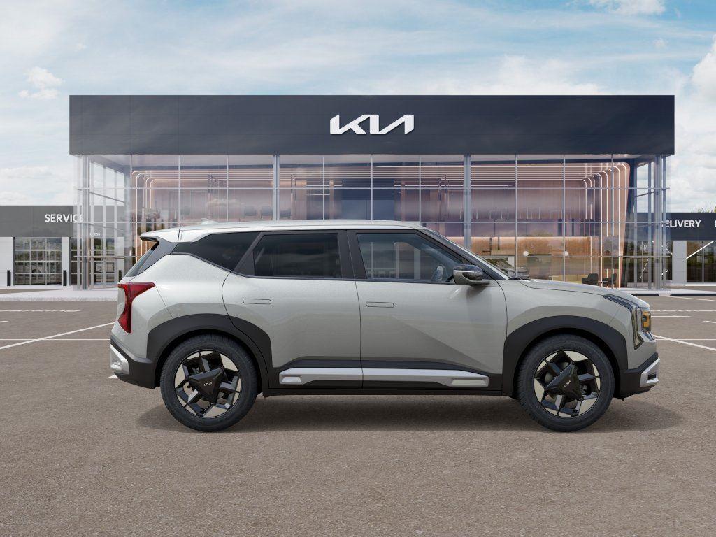 New 2027 Ivory Silver KIA  image 7