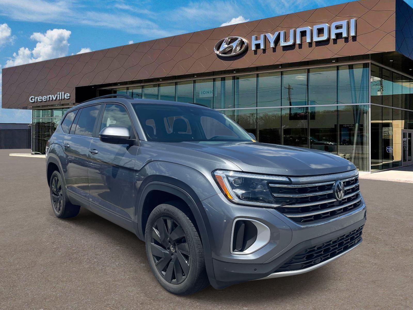Platinum Gray Metallic 2024 Volkswagen Atlas SUV / Crossover Front-Wheel Drive Automatic