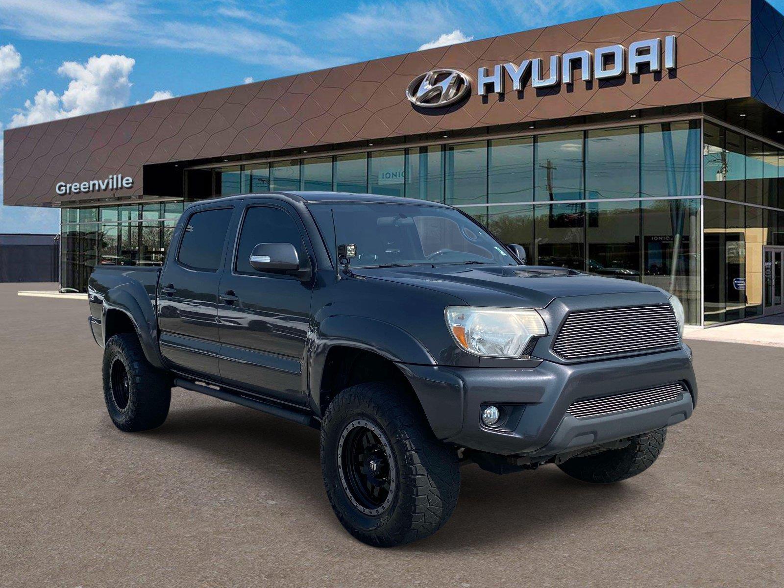 Magnetic Gray Metallic 2015 Toyota Tacoma Pickup Truck Four-Wheel Drive 5-Speed Automatic