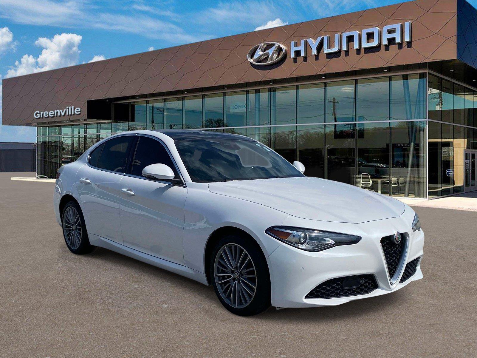 Trofeo White Tri-Coat 2017 Alfa Romeo Giulia Sedan All-Wheel Drive Automatic