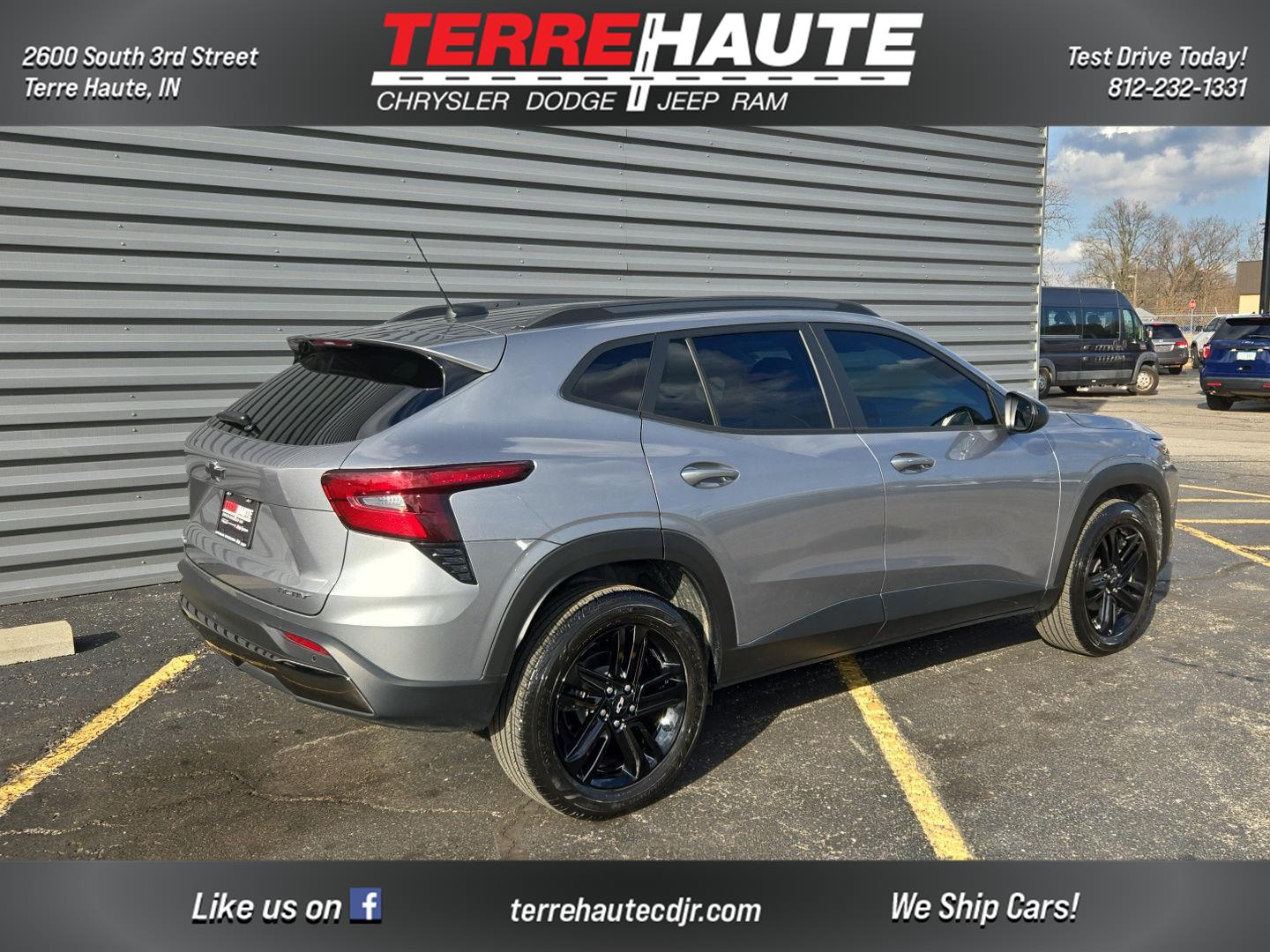 View vehicle photo 4