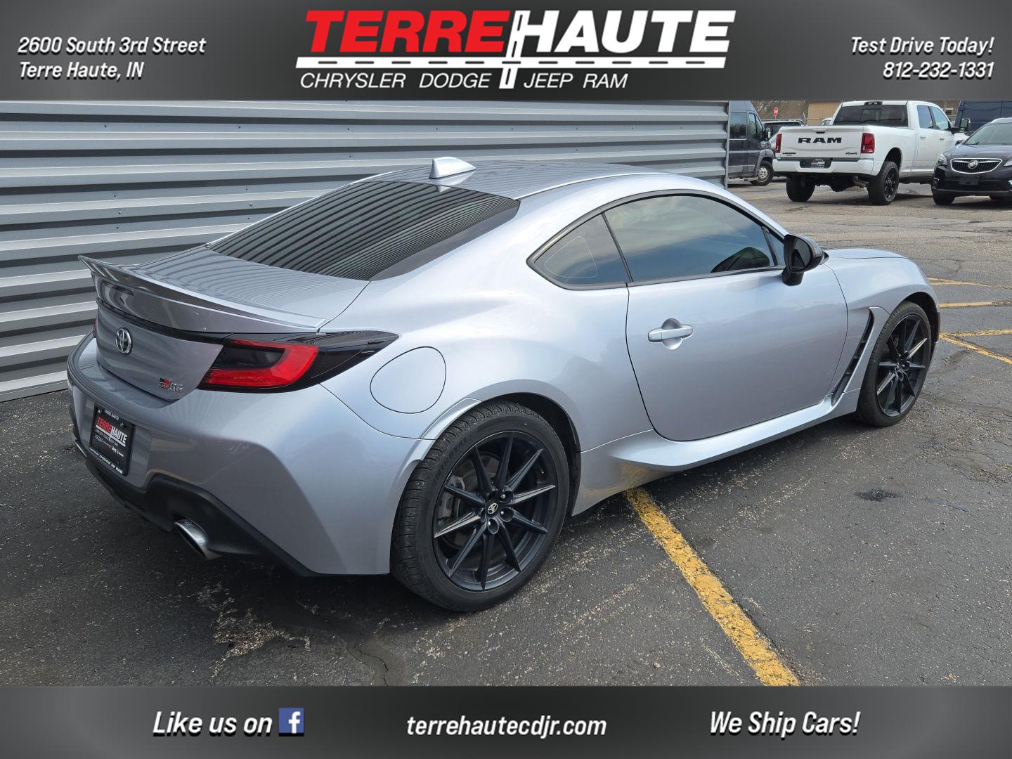 View vehicle photo 4