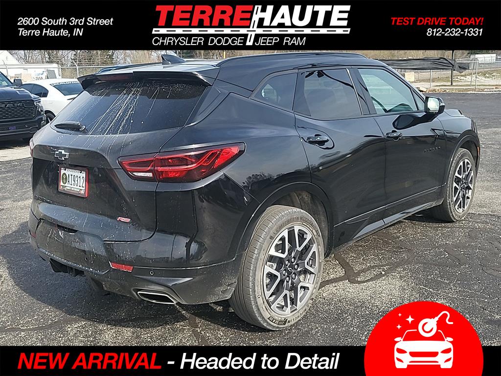 View vehicle photo 4