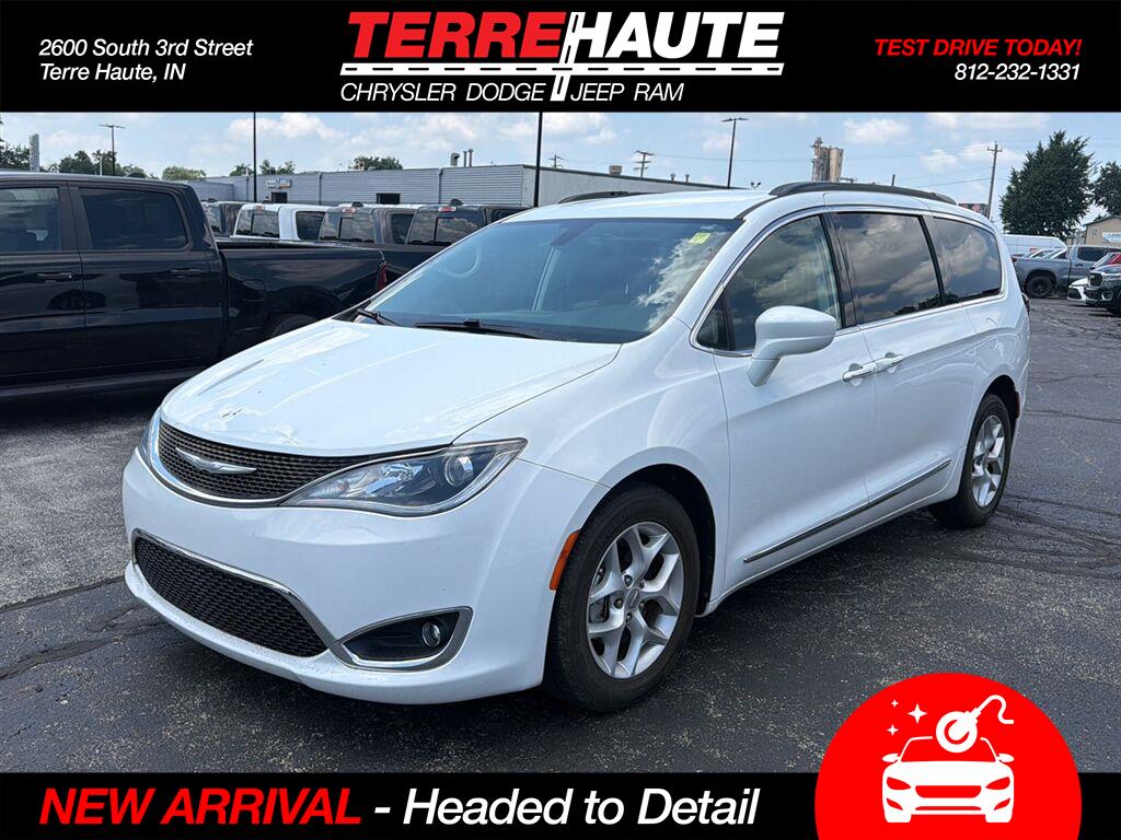 Bright White Clearcoat 2017 Chrysler Pacifica Minivan Front-Wheel Drive 9-Speed Automatic