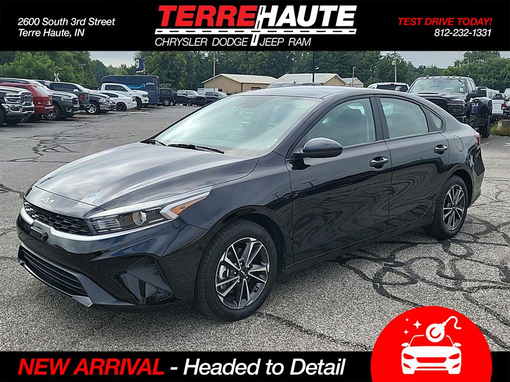 Aurora Black Pearl 2024 Kia Forte Sedan Front-Wheel Drive Continuously Variable Transmission