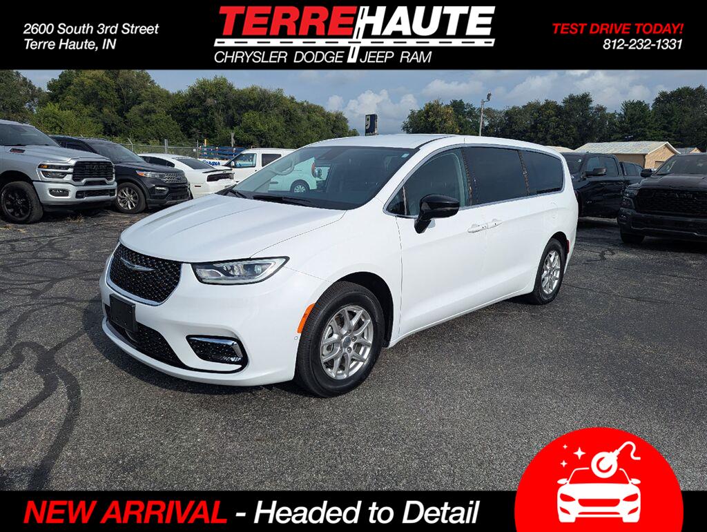 Bright White Clearcoat 2024 Chrysler Pacifica Minivan Front-Wheel Drive 9-Speed Automatic