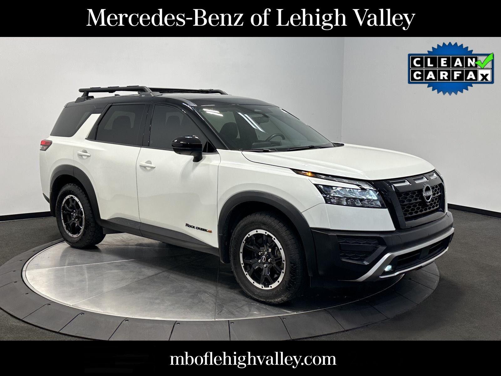 Pearl White Tricoat/Super Black 2024 Nissan Pathfinder SUV / Crossover All-Wheel Drive Automatic