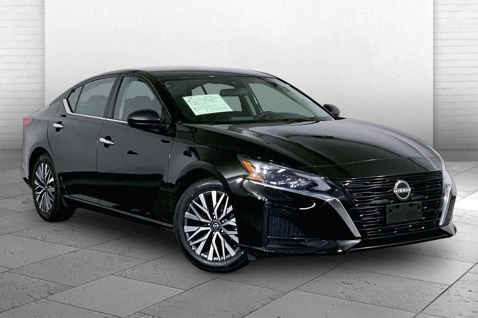 Super Black 2025 Nissan Altima Sedan Front-Wheel Drive Continuously Variable Transmission