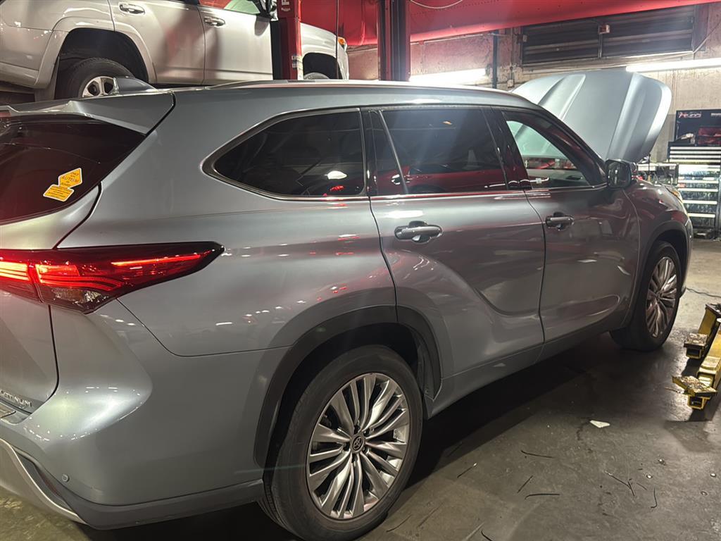 2023 Toyota Highlander Platinum FWD