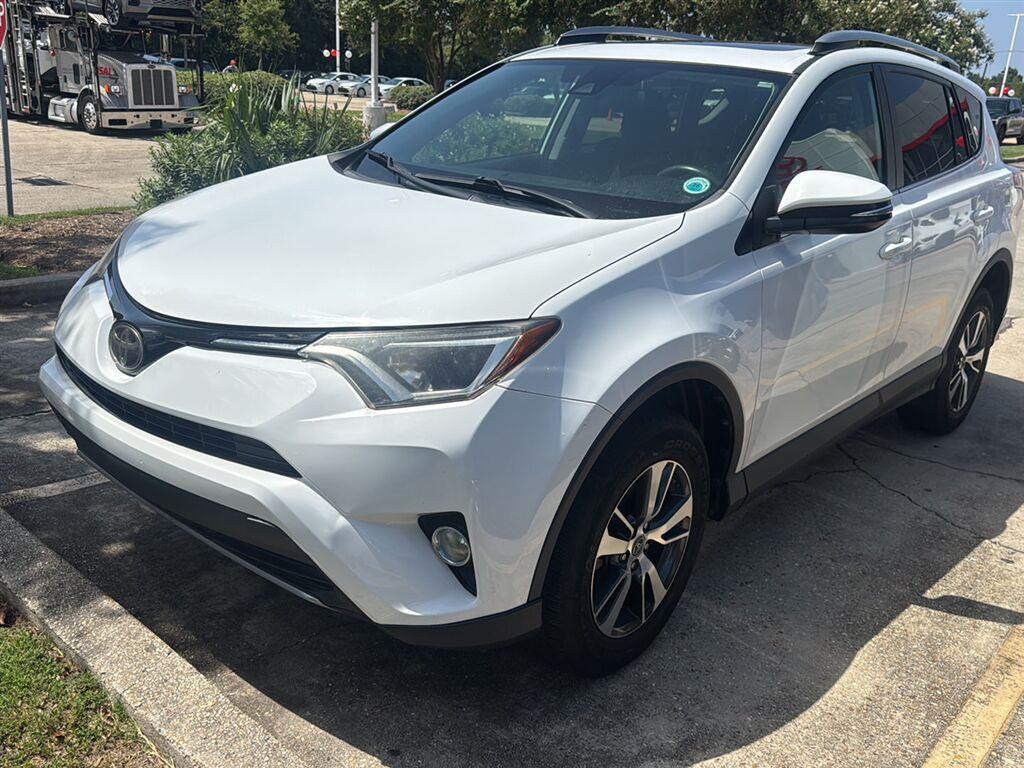 Super White 2018 Toyota RAV4 SUV / Crossover Front-Wheel Drive 6-Speed Automatic