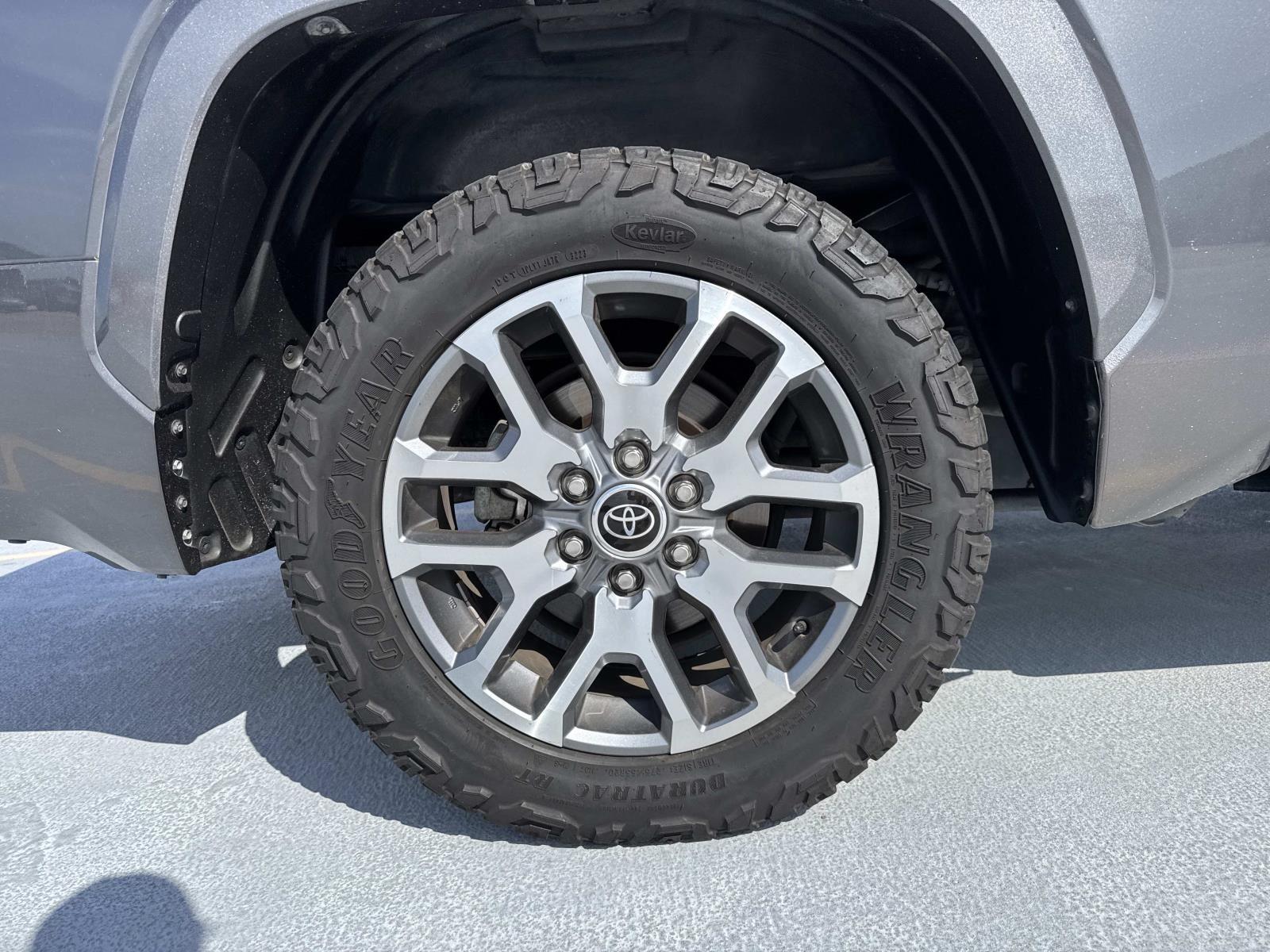 View vehicle photo 7