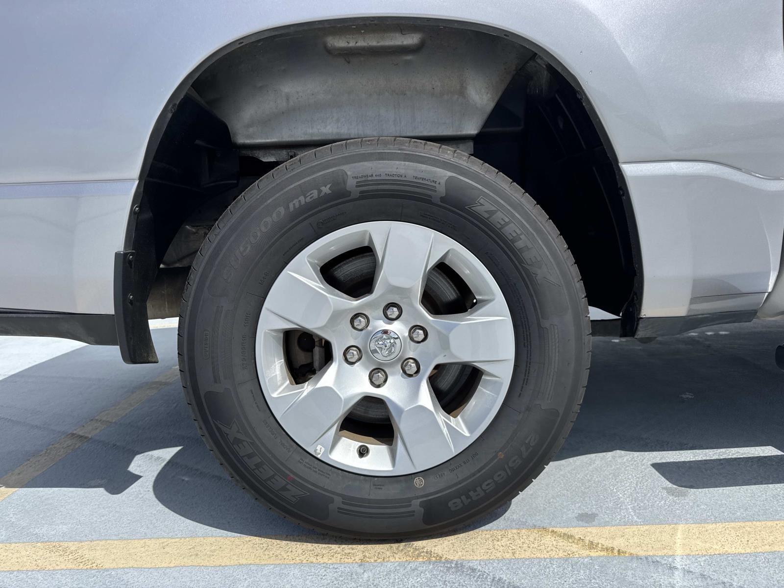 View vehicle photo 7