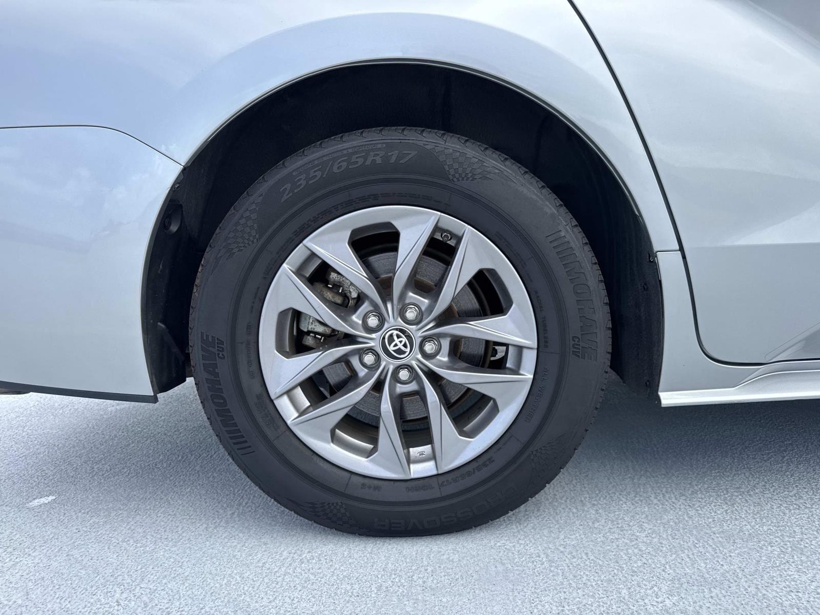 View vehicle photo 7