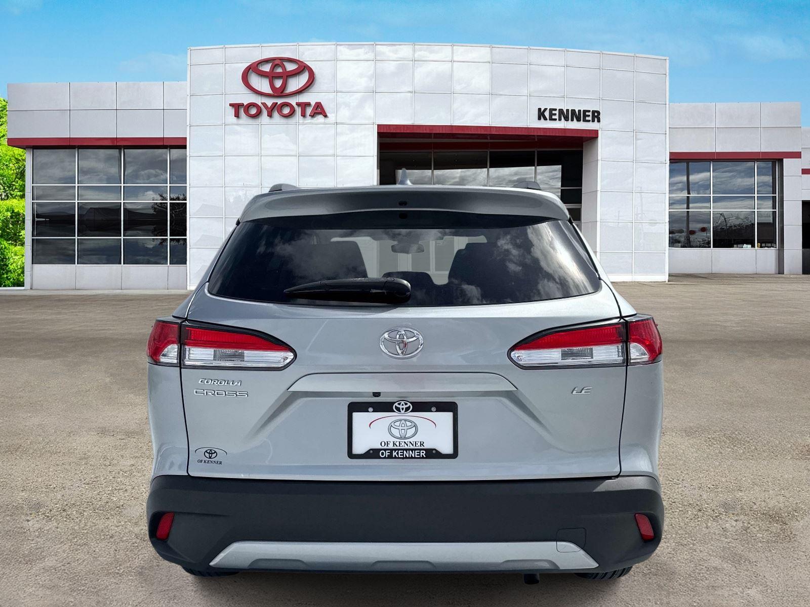 View vehicle photo 5