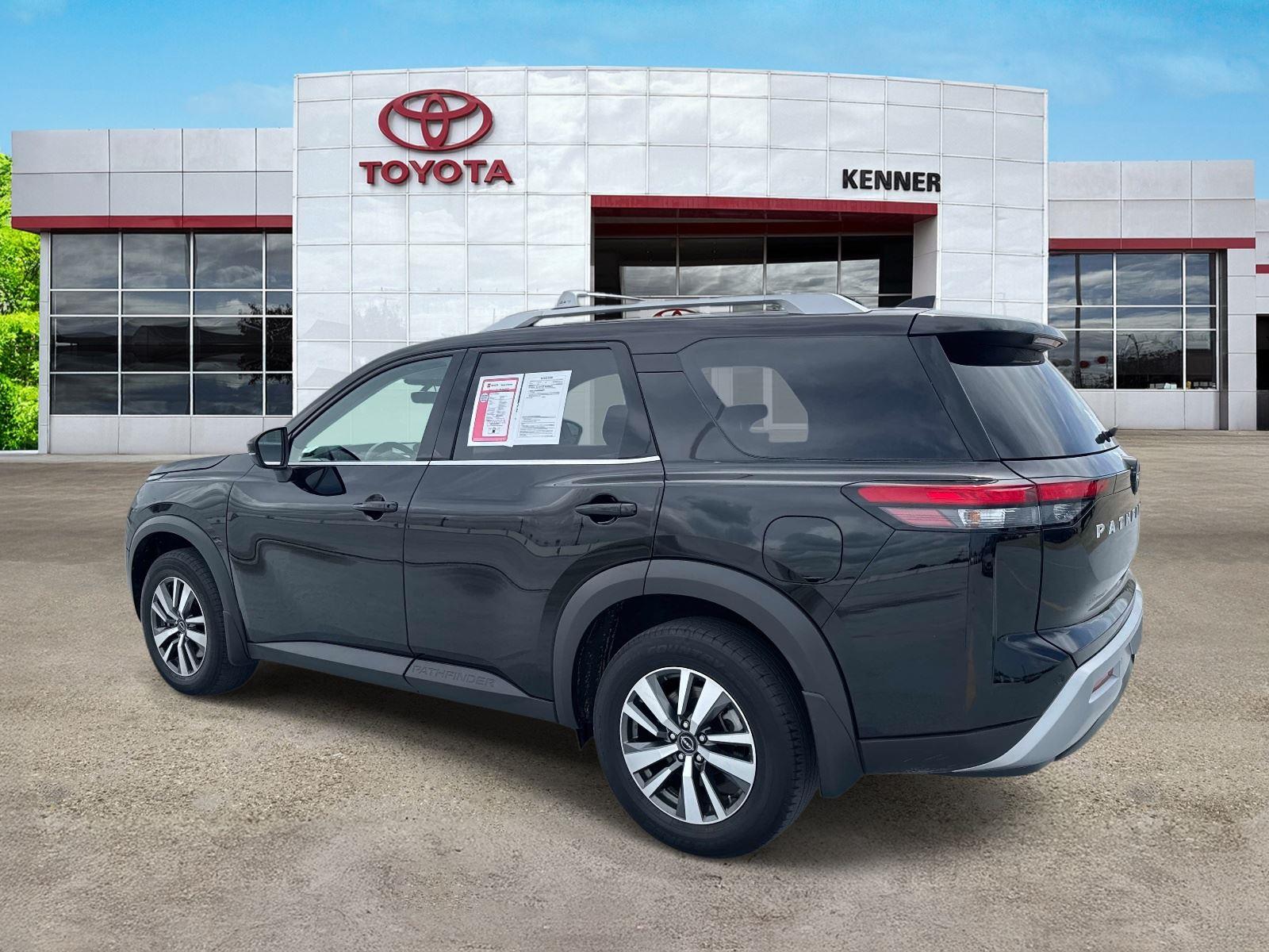 View vehicle photo 4