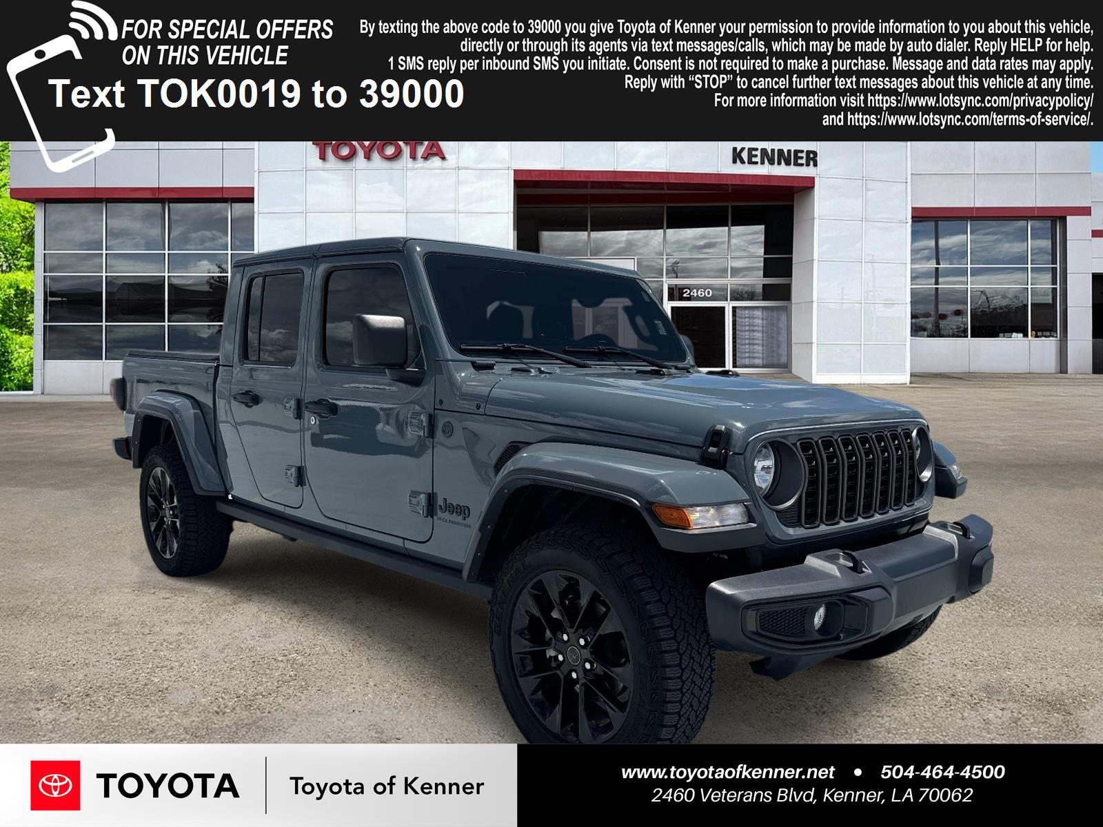 Anvil Clearcoat 2025 Jeep Gladiator NightHawk Crew Cab 4WD Pickup Truck Four-Wheel Drive 8-Speed Automatic