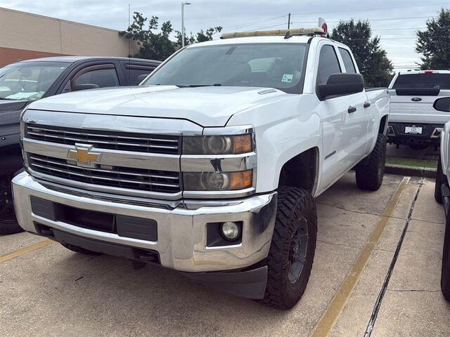 Summit White 2015 Chevrolet Silverado 2500HD Pickup Truck Four-Wheel Drive 6-Speed Automatic