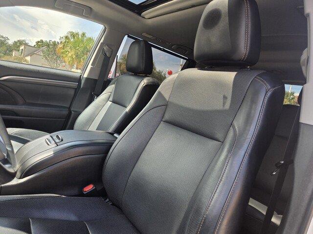 Used 2018 Blizzard Pearl Toyota Limited image 11