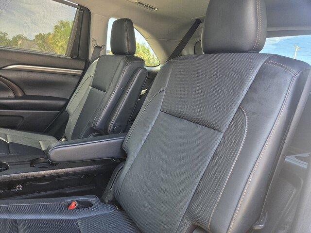 Used 2018 Blizzard Pearl Toyota Limited image 25