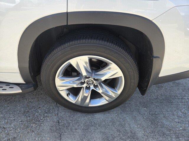 Used 2018 Blizzard Pearl Toyota Limited image 26