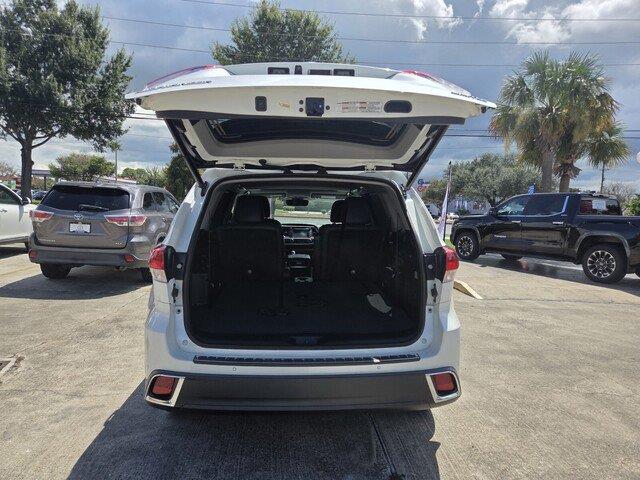 Used 2018 Blizzard Pearl Toyota Limited image 28