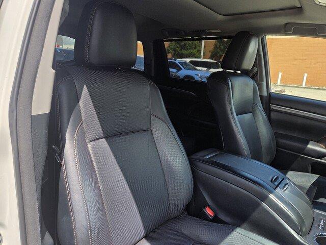 Used 2018 Blizzard Pearl Toyota Limited image 30