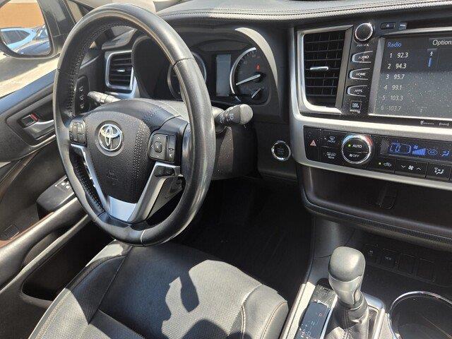 Used 2018 Blizzard Pearl Toyota Limited image 32