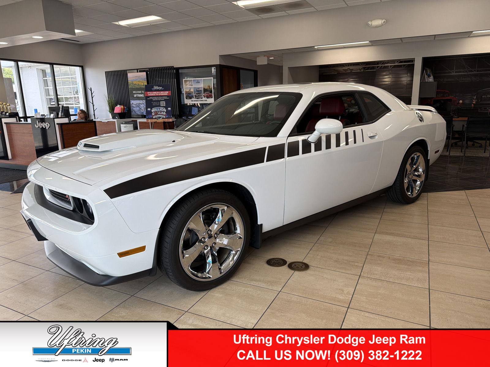 Bright White Clearcoat 2014 Dodge Challenger Coupe Rear-Wheel Drive 6-Speed Manual