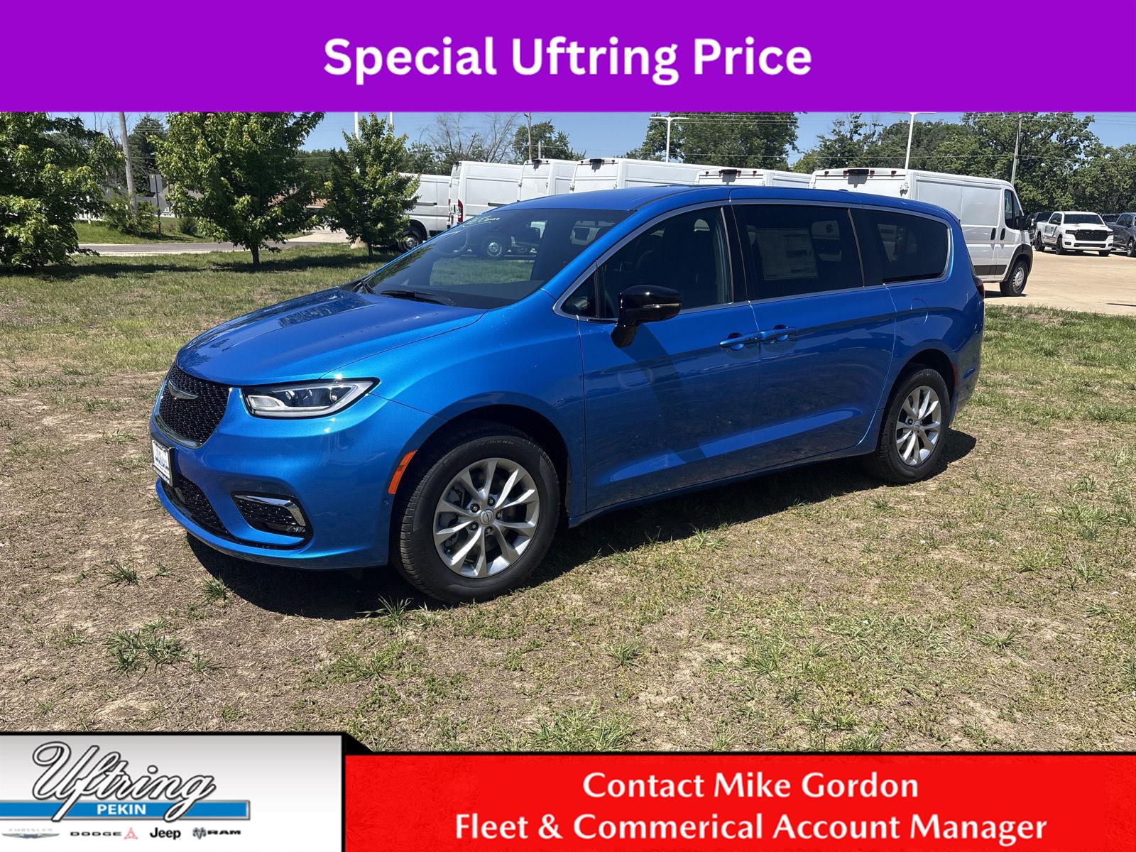 Hydro Blue Pearlcoat 2026 Chrysler Pacifica Minivan All-Wheel Drive 9-Speed Automatic