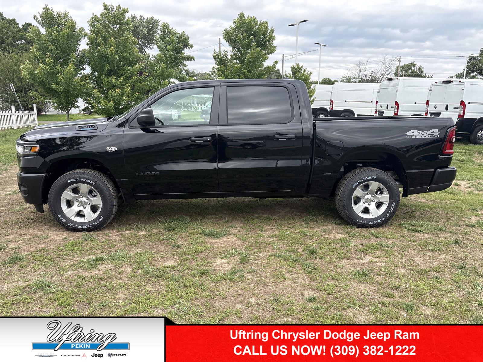 Diamond Black Crystal Pearlcoat 2026 RAM 1500 Pickup Truck Four-Wheel Drive 8-Speed Automatic