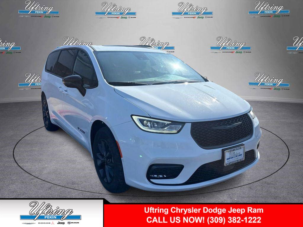 Bright White Clearcoat 2026 Chrysler Pacifica Minivan All-Wheel Drive 9-Speed Automatic