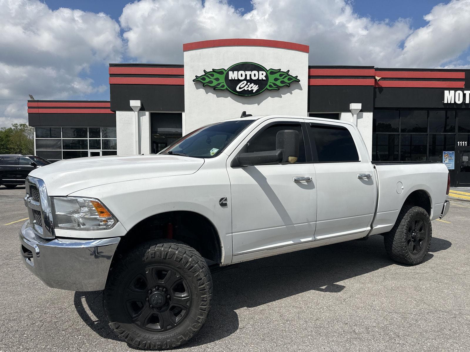 Bright White Clearcoat 2017 RAM 2500 SLT Crew Cab 4WD Pickup Truck Four-Wheel Drive 6-Speed Automatic