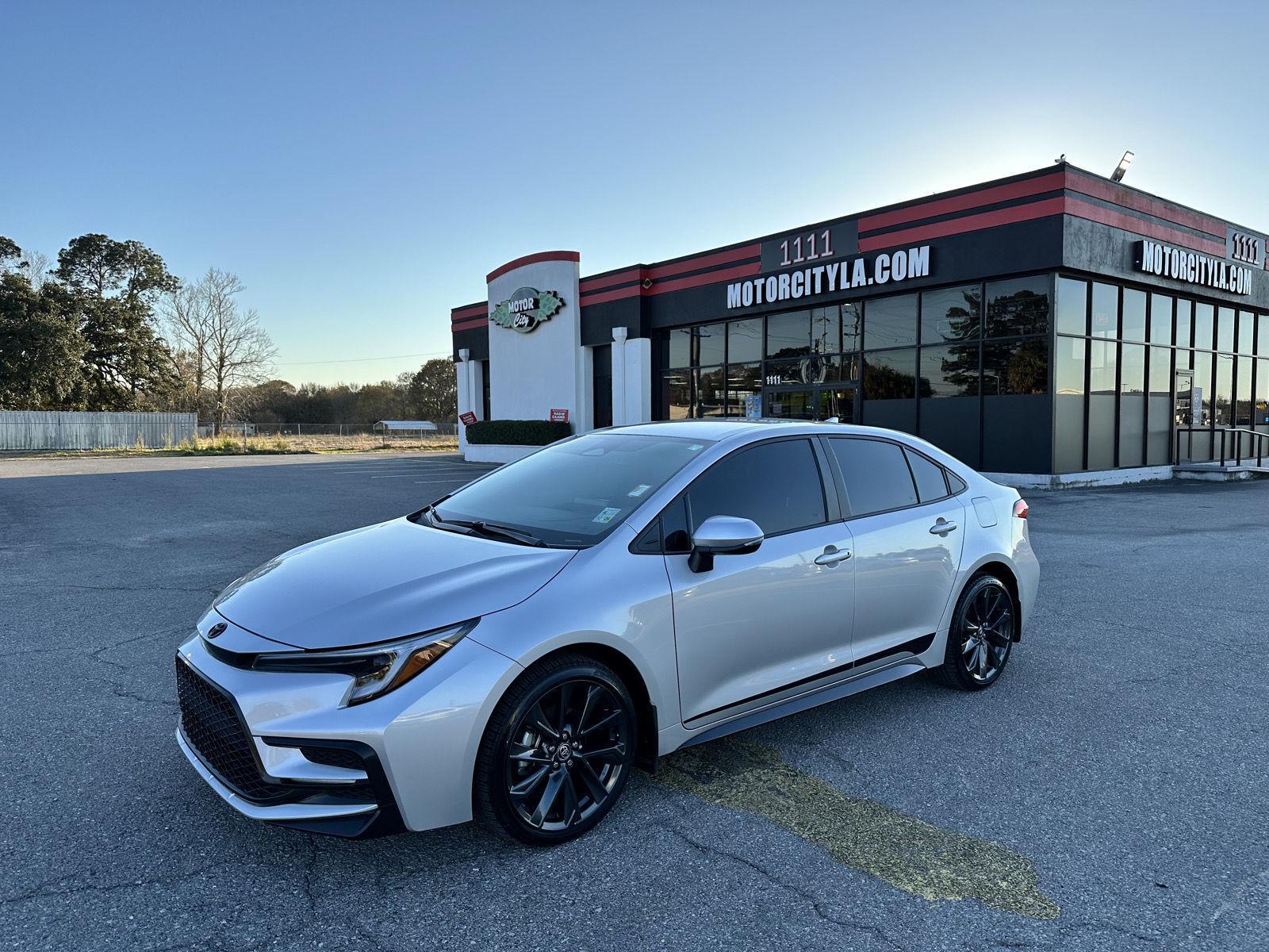 Classic Silver Metallic 2025 Toyota Corolla SE FWD Sedan Front-Wheel Drive Continuously Variable Transmission