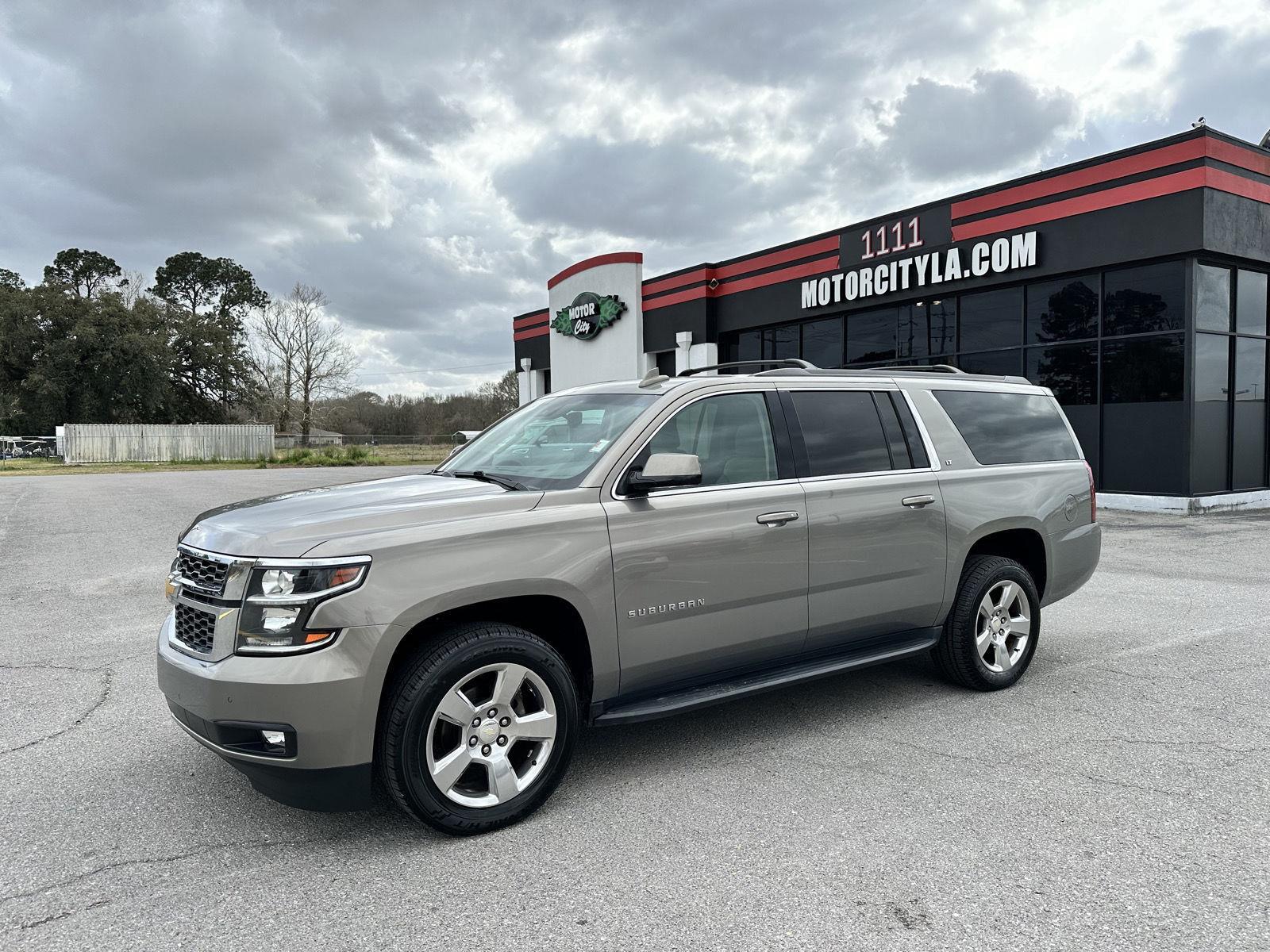 Pepperdust Metallic 2019 Chevrolet Suburban 1500 LT RWD SUV / Crossover 4X2 6-Speed Automatic