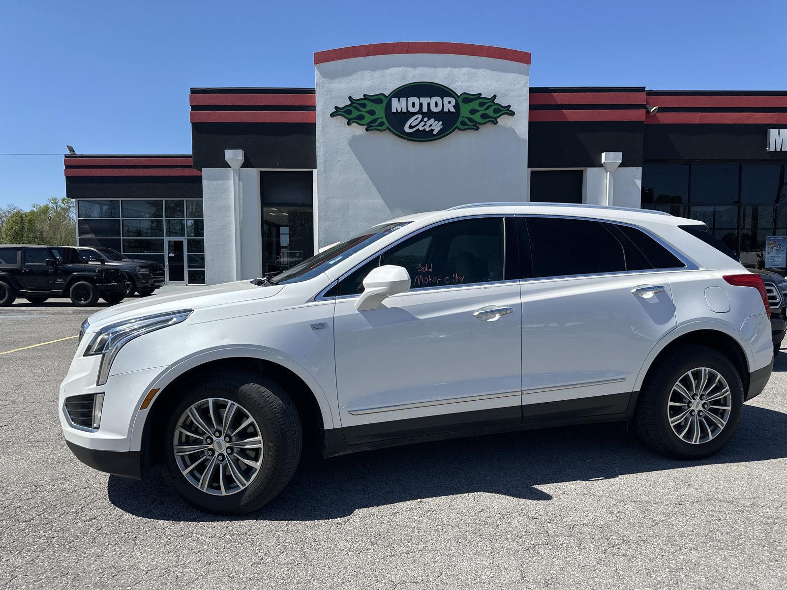 Crystal White Tricoat 2017 Cadillac XT5 Luxury FWD SUV / Crossover Front-Wheel Drive 8-Speed Automatic