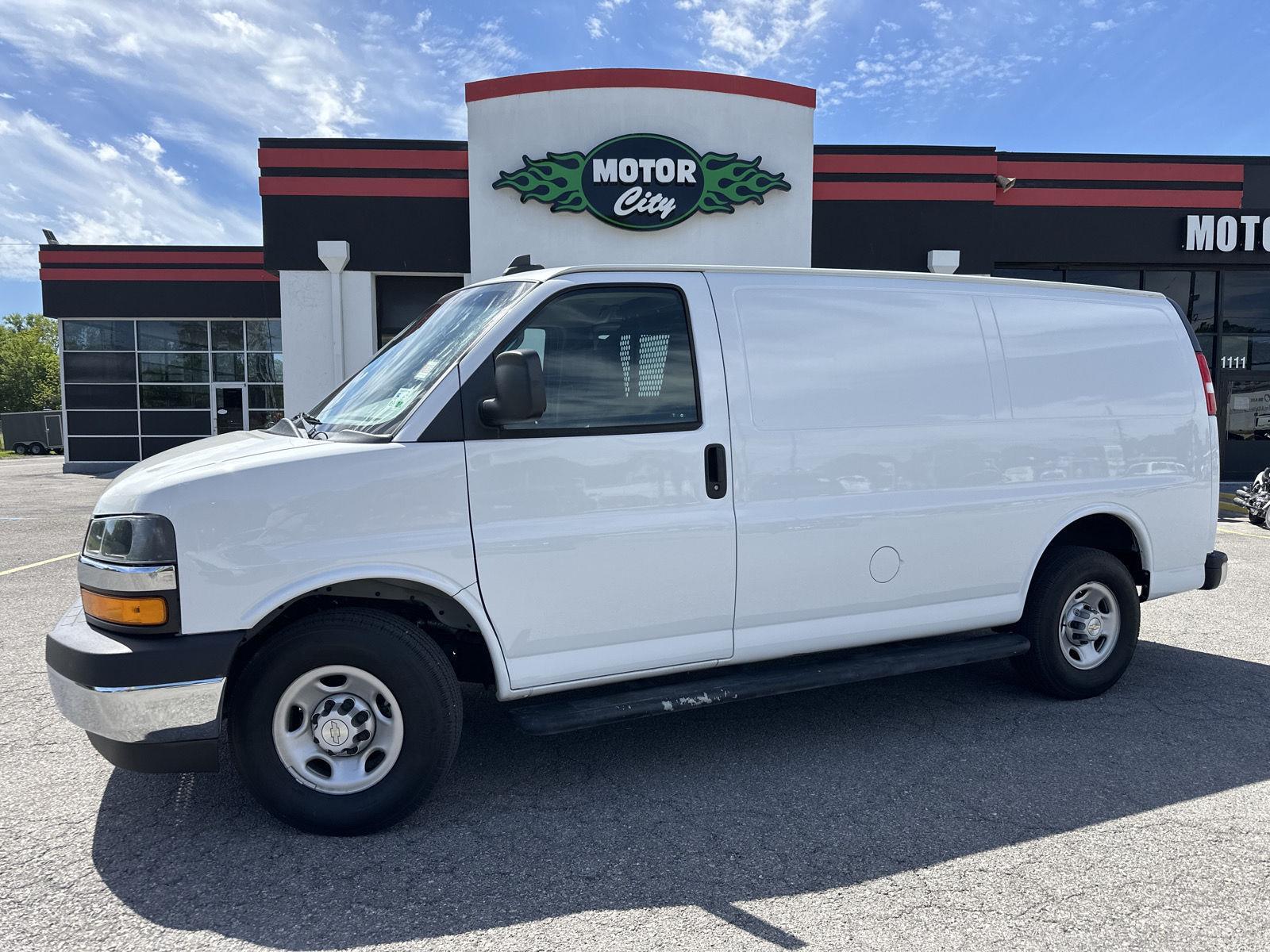 Summit White 2022 Chevrolet Express Cargo 2500 RWD Van Rear-Wheel Drive 8-Speed Automatic