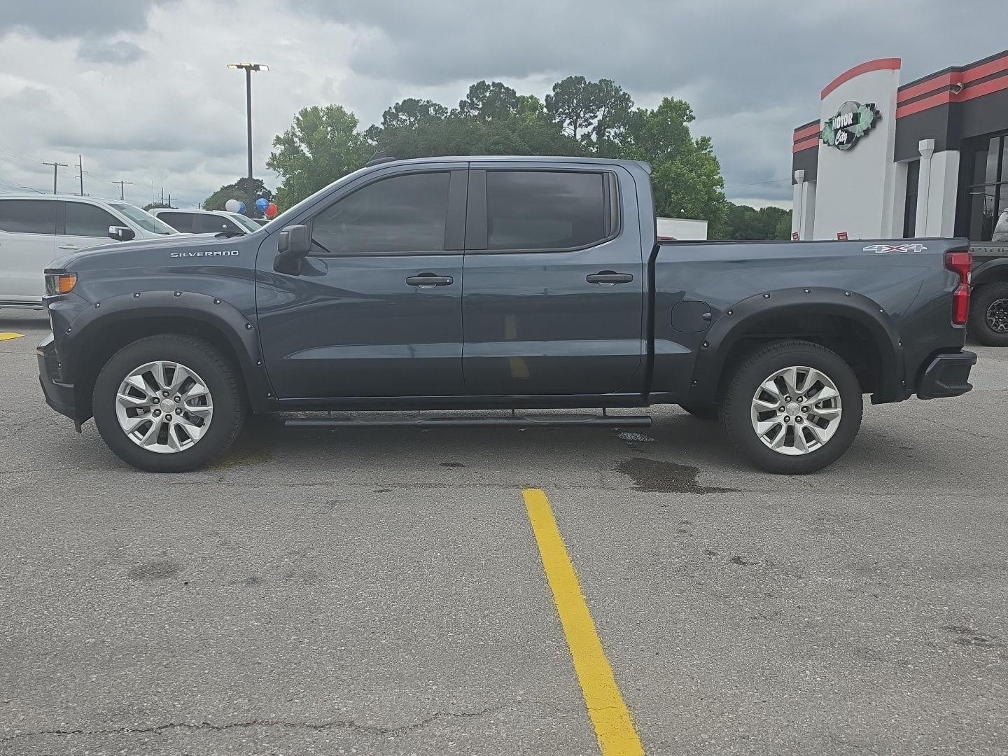 View vehicle photo 2