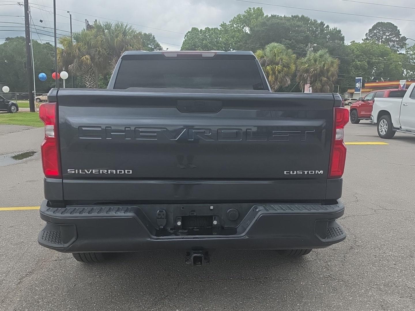 View vehicle photo 4