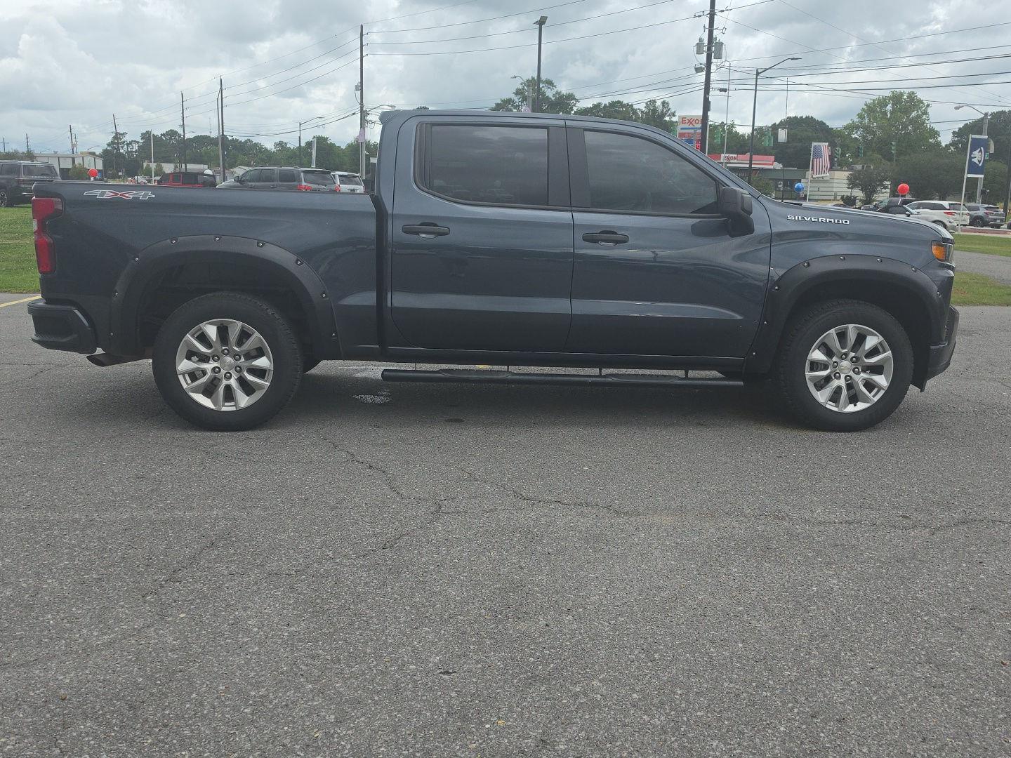 View vehicle photo 6