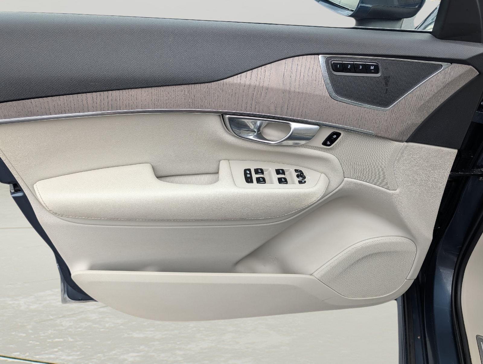 2023 Volvo XC90 Plus - Photo 9