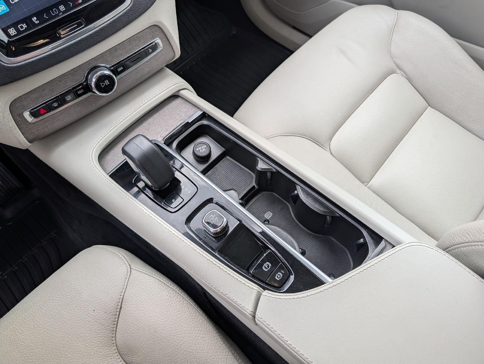 2023 Volvo XC90 Plus - Photo 17
